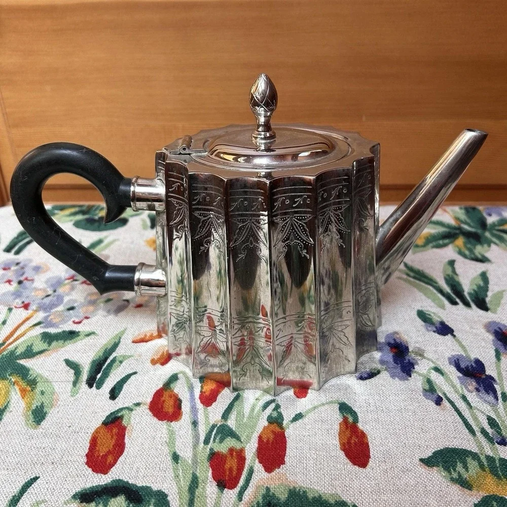 Unique VTG International Silver Co Silver Plate Fluted Etched Teapot Victorian